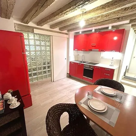 A Santa Croce Apartment Venice