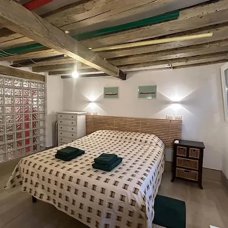 A Santa Croce Apartment
